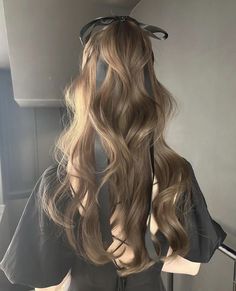 Shorter Layered Haircuts, Hairstyles For All Hair Types, Hair Techniques, Honey Blonde Hair, Hair Tips Video, Hair Arrange, Blonde Hair Inspiration, Ribbon Hairstyle, Blonde Hair Looks