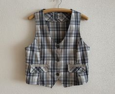 "Women's Vest Grey Plaid Vest Grey Womens Vest Checkered Cotton Waistcoat  Large to Extra Large Size  Label size: 42 Measurements (lying flat): Length(back): 20.5\"/ 52 cm Pit to pit: 20\"/ 51 cm Waist: 18 3/4\"/ 47.5 cm Please check measurements to insure a proper fit. Remember to allow yourself some extra room for movement. You can compare these with something from your closet that fits you well. Condition: Great Vintage Condition Material: 100%cotton N.B. Color may slightly differ from pictur Casual Plaid Vest For Spring, Plaid Vest, Grey Plaid, Vest Outfits, Extra Room, Size Label, Women's Vest, Label Sizes, Womens Vest