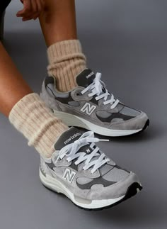 New Balance Chunky Shoes, Women New Balance, Nb Sneakers, New Balance Grey, Sneakers And Socks, Footwear For Women, Stylish Men Casual, Classy Shoes