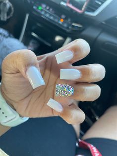 Cute Short Plain Acrylic Nails, White Short Nails With Rhinestones, White Nails With Bling, White Nails With Charms