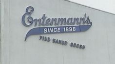 the entrance to an entertainment center with a blue and white sign that says,'fine baked good '