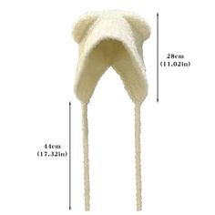 the measurements for a knitted beanie hat with long, white yarn on it