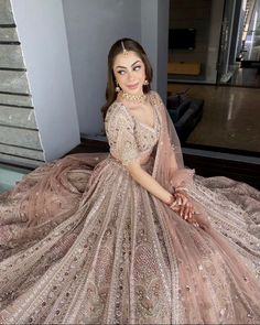 Langha Design Latest For Girl, Brides Sister Dress, Bride's Sister Dress, Bridal Lehenga Golden, Lehenga For Bride's Sister, Wedding Lengha, Elegant Fashion Outfits, Engagement Gowns