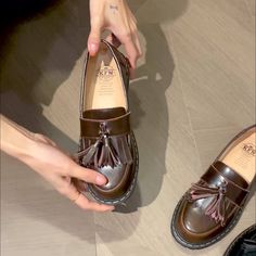 Gender: Women Item Type: Shoes Main Material: Cow Leather Style: Casual, Classic, Retro Season: Spring, Autumn Heel Type: Flat Upper Material: Cowhide Outsole Material: Rubber Heel Height: Low Heel (1-3 cm) Color: Black, Brown Size: 35,36,37,38,39,40 Size Length cm inch 35 22.5 8.86 36 23 9.06 37 23.5 9.25 38 24 9.45 39 24.5 9.65 40 25 9.84 Brown Oxfords With Tassels And Round Toe, Brown Tassel Loafers With Round Toe, Fall Tassel Loafers With Brogue Detailing, Brown Tassel Loafers For Fall, Trendy Leather Tassel Loafers With Round Toe, Trendy Tassel Loafers With Round Toe For Fall, Trendy Leather Tassel Loafers For Fall, Boys Necklace, Tube Top Dress