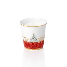 Christmas with all senses. The candle holder with scented candle from the "Noel" dinnerware by Bernardaud comes with a beautiful gift box. Stars, sparkling champagne bubbles, mistletoe twigs and Christmas motifs adorn the Limoges porcelain candle holder. The combination of white, gold, red and green is timeless and at the same time very festive. #bernardaud #artedona Table Candles, Table Lanterns, Porcelain Candle Holder, Christmas Motifs, Sparkling Champagne, Porcelain Candle, Candle Table