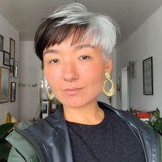 Mecha Frontal, Dyed Pixie Cut, Different Hair Cut, Queer Hair, Short Punk Hair, Pixie Haircut Ideas, Haircuts Ideas, Split Hair