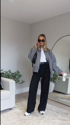 Wide Leg Trousers Outfit, Outfits For School, Trouser Outfit, Pants Outfit Casual, Stylish Work Attire, Office Outfits Women, Business Casual Outfits For Work, Looks Street Style, Autumn Outfits