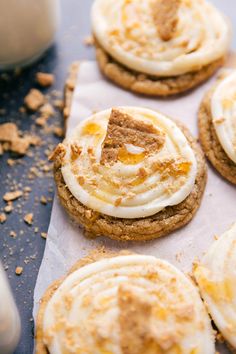 cookies with cream cheese frosting and graham crackers