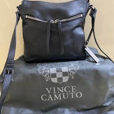 Vince Camuto Black Leather Purse With Dust Bag In Excellent Condition Vince Camuto Bag, Black Leather Purse, Leather Purse, Vince Camuto, Leather Purses, Dust Bag, Black Leather, Bag Lady, Purse