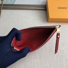 The Mélanie BB clutch is made of soft Monogram Empreinte leather embossed with the classic Monogram pattern, with a V-shaped front pocket and zip closure, which exudes elegance on a slim figure. 

Size: 20×10cm Louis Vuitton Yayoi Kusama, Louis Vuitton Capucines, Large Cosmetic Bag, Lv Purse, Lv Shoes, Classic Monogram, Medium Handbags, Monogram Pattern, Lv Handbags