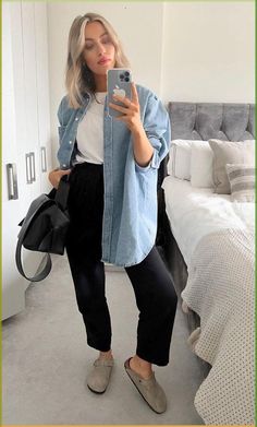 Teacher Outfits With Birkenstocks, Jeans And Sandals Outfit Casual Summer, Pop Of Color Work Outfits, Potatoe Shoes Outfit, Spring Casual Office Outfits Women, Size 6 Body Outfits, Pale Jeans Outfit, French Tuck Plus Size, Casual Urban Outfits Women