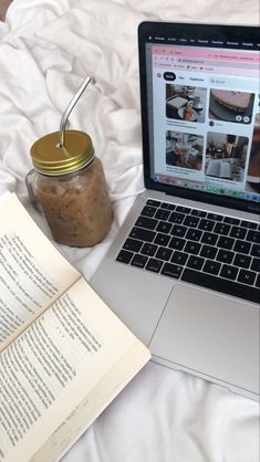 book autumn aeathetic coffee gilmore girls vibes it girl self care reading read Daily Instagram Story Ideas, Morning Routine List, Routine List, Matcha Brownies, Simple Morning Routine, Morning Routines List, Motivational Lifestyle, Study Vlog, Slow Morning