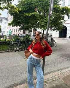 Red Sweater Outfit, Nyc Winter Outfits, European Summer Outfits, Uni Outfits, Looks Street Style, Mode Inspo, Red Outfit, Autumn Outfit, Outfit Inspo Fall