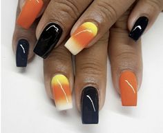 Holographic Fall Nails, Simple Halloween Toe Nails, Halloween Nail Art Designs Easy, Simple Halloween Nail Ideas, Simple Witchy Nails, Black And Orange Nail Designs, Fall Beach Nails, Witchy Nail Designs, Sept Nails