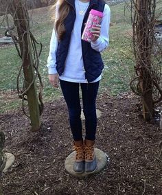 Leggings, sweatshirt, vest, bean boots! Bean Boots Outfit, Duck Boots Outfit, Duck Boats, Outfit Preppy, Outfit Hiking, Outfit Simple, Outfits 2016, Boating Outfit, Camping Outfits