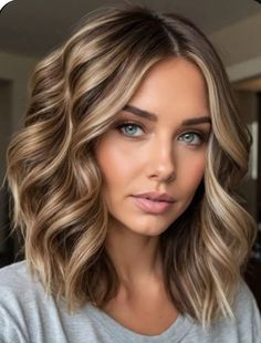 Caramel Blonde Balayage Short Hair, Devil Cut, 2024 Blonde Hair Trends, Icy Blondes, Highlights Hairstyles, Rambut Brunette, Brunette Balayage, Nude Nail, Brown Hair With Blonde Highlights