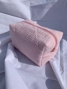 Handmade padded and quilted makeup bag with an ultra soft pink fabric outside, and dusty-pink & white Gingham lining. Triangular pouch: 18x13x6 cm Boxy pouch M: 17x10x10 cm  Boxy Pouch L: 23x13x13 cm, both boxy pouches with a small pocket inside for your precious items Pencil case: 19x6x4 cm Mini Bag / Purse: 14x9x5 cm My bags being handmade, the exact measurements can vary slightly. Your makeup bag will be shipped within 3-5 working days (usually faster).  With multiple patterns and combination Soft Pink Makeup, Rosa Make-up, Lace Makeup, Handmade Makeup Bag, Pink Makeup Bag, Cute Makeup Bags, Handmade Makeup, Pink Pouch, Bag Quotes