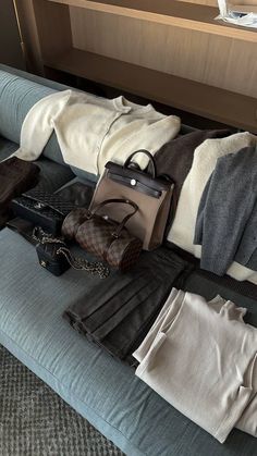 Uggs Tasman, Amsterdam Outfit, Uggs Outfits, Trajes Kylie Jenner, Thanksgiving Outfits, Uggs Outfit, Classy Aesthetic, Lazy Outfits, Future Lifestyle