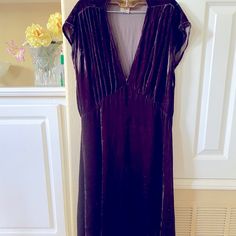 Made By Ulf Anderson In Silk And Rayon Velvet , Very Good Quality Fabric And Design. Feminine And Cute. They Really Sell For $225 . This One Is In Great Condition, Only Worn It Once For An Occasion , No Flaws. Chic Velvet V-neck Cocktail Dress, Velvet V-neck Midi Dress For Evening, V-neck Velvet Evening Dress, Chic Velvet V-neck Dress, Velvet V-neck Evening Dress, Velvet V-neck Dress For Date Night, Chic Velvet V-neck Dress For Formal Events, Formal Velvet V-neck Mini Dress, V-neck Cocktail Maxi Dress