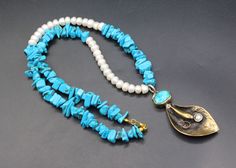 Brilliant! I am offering you unique necklace, Its 100% hand crafted workmanship with beautiful pearls and manmade turquoise stones with alpaka bronze leaf shape pendant necklace. Please do not hesitate to contact if you have any questions about items or further informations Measures  :  Size of long of the necklace : 23.2" ( 59 cm ) Length of Pendant : 2.8" ( 7 cm ) Width : 1" ( 2.5 cm ) Weight : 87.6 Grams, You will get all the pendants shown in pictures. Turquoise Pearl Necklace With Pearl Charm As Gift, Turquoise Beaded Necklace With Pearl Charm As Gift, Turquoise Pearl Pendant Necklace As Gift, Turquoise Necklace With Pearl Drop As Gift, Turquoise Necklace With Pearl Drop For Gift, Handmade Turquoise Pearl Necklace, Turquoise Pearl Necklace Gift, Turquoise Pearl Necklace As A Gift, Turquoise Beaded Pearl Necklace As Gift