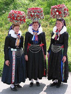 Brautkronen "wedding crowns" worn by unmarried women until they are married. Unmarried Women, National Dress, Ethnic Dress, Traditional Attire