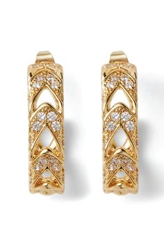 • ��소재: 18k 금도금 황동 및 큐빅 지르코니아

 • 길이: 3cm Luxury Huggie Earrings With Pave Setting In Cubic Zirconia, Gold 14k Pave Set Hoop Earrings, Gold Diamond Accent Earrings With Cubic Zirconia, Gold Diamond Earrings With Cubic Zirconia Accents, Gold Cubic Zirconia Diamond Earrings In Fine Jewelry Style, Gold Dazzling Hoop Earrings With Pave Setting, Dazzling Gold Hoop Earrings With Pave Setting, Hoop Earrings With Cubic Zirconia Plating, Gold-plated Jewelry With Prong Setting