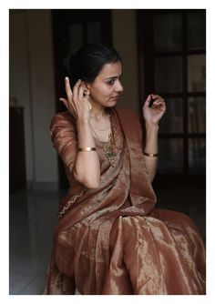 Brown Saree, Saree Cotton, Indian Sari Dress, Fancy Sarees Party Wear, Color Combinations For Clothes, Silk Saree Blouse Designs, Indian Fashion Saree