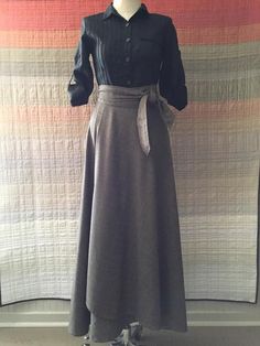 Skirt wrap cashmere/wool suiting – abigailheche Wool Skirt Outfit, Wrap Skirt Outfit, Clothing Construction, Wool Wrap Skirt, Long Wool Skirt, Long Wrap Skirt, Skirt Ideas, Creative Clothing, Skirt Wool