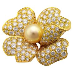 ■Item No: 21110301 ■Brand: Cartier ■Name: Paiva Clip Brooch ■Material: 1P pearl, diamond, 750 K18 YG yellow gold ■Weight: 9.9g (Approx) ■Size: H25 × W30mm / H0.98inch × W1.18inch (Approx) ■Comes with: Cartier case, copy of Cartier repair certificate (Feb 2021) ■Comment: Pearl diameter 0.30in (Approx) Cartier Emerald, Cartier Gold, Gold Candy, Beautiful Flower Drawings, Diamond Bracelet Design, Chalcedony Ring, Antique Brooches, Bird Jewelry, Women Diamond