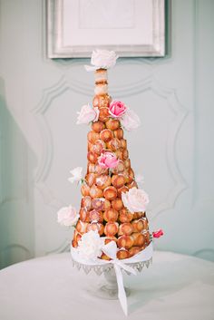 there is a cake made out of apples and flowers