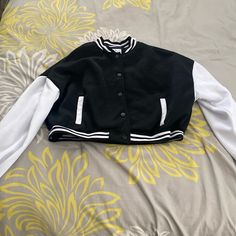 Super Cute, Comfy, And Trendy Varsity Jacket! Perfect For Just Something To Wear When It Gets A Little Chilly Out Verity Jacket, Black Zip Up Hoodies, Black And White Varsity Jacket, Nike Sports Jacket, White Varsity Jacket, Black Button Up Shirt, Coats Black, Black And White Jacket, Varsity Jackets