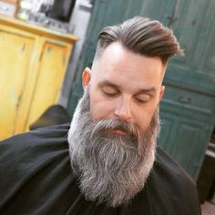 101 Short Back & Sides Long On Top Haircuts To Show Your Barber in 2018 Tapered Beard, Ducktail Beard, Beard And Mustache Styles, Top Hairstyles For Men, Scruffy Beard, Round Face Men, Long Beard Styles, Beard Tips, Beard Envy