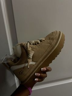 fall shoes ugg sneakers #fallshoes #winter #shoeaesthetic #pinterest Ugg Shoes Outfit, Ugg Lowmel, Cute Uggs, Ugg Sneakers, Pretty Sneakers, Trendy Shoes Sneakers, Nike Fashion Shoes, Shoes Ugg