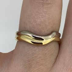 A beautiful two tone gold wishbone wave style ring. Crafted in solid 18ct gold. Stamped 18CT. In excellent condition, professionally cleaned & polished. Refer to images for more information. Size: UK size M. US size 6. Weight: 3.8 grams. Gold Curved Rings With Polished Finish, Classic Curved Gold Rings, Curved Yellow Gold Rings With Polished Finish, Wishbone Ring, Two Tone, Yellow Gold, Size 6, Gold