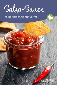 salsa sauce in a glass jar with tortilla chips on the side and text overlay that reads salsa sauce selber machen au vorra