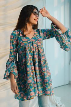 C Cute Kurti Design, Short Kurti Designs Latest Party Wear, Designer Short Kurti Patterns, Kurti Styles Latest, Simple Short Kurti Designs, Cotton Kurti Design, Traditional Tops For Women, Short Cotton Kurti, Women Kurtis Design Indian