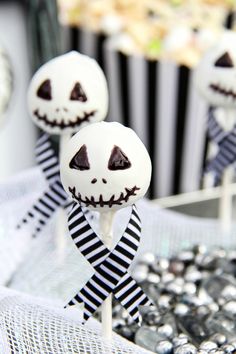 halloween cake pops decorated like jack skellings