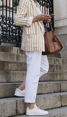 Wardrobe Essentials For Women, Mode Shoes, Coastal Grandmother, Older Women Fashion, 90's Fashion, Classy Style, Pinterest Outfits, Stylish Clothes For Women, Striped Blazer