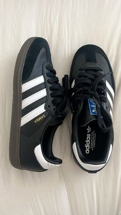 Black Addidas Outfits Shoes, Adidas Black Shoes, Adidas Samba Shoes, Black Adidas Shoes Aesthetic, Samba Adidas Black, Adidas Sneaker Black, Black Sneakers Women Adidas, Black Sambas, Addias Shoes