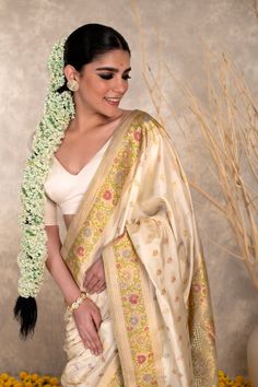 Crafted with precision and elegance, this authentic Kaduwa meenakari Pure Katan silk saree is a perfect choice for any special occasion. Its pearl white color and intricate handiwork will surely make you stand out. Experience the luxury and grace of banarasi silk with this stunning wedding saree. Pearl White Color, Saree Floral, Katan Silk Saree, Katan Silk, Wedding Saree, Saree Look, Banarasi Sarees, Celebrity Look, Beautiful Saree