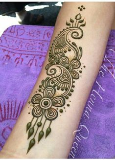 Henna Designs Drawing, Cute Henna Tattoos, Henna Inspired Tattoos, Henna Tattoo Hand, Modern Henna Designs, Simple Henna Tattoo, Latest Henna Designs, Beginner Henna Designs