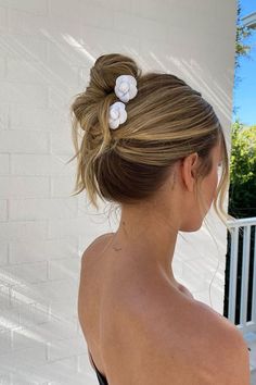 Wedding Hair Buns Low, Bridal Bun With Curtain Bangs, Sofia Richie Hair Updo, Bridal Shower Updo, Relaxed Bridal Hair, Up Do Hairstyles For Weddings, Bridal French Twist, Cocktail Makeup, Updo Casual