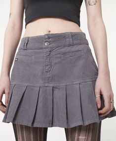 Edgy Tops, Minga London, Skirt Aesthetic, Black Pleated Mini Skirt, Y2k Skirt, Clothing Outfits, Vintage Inspired Outfits, Shorts Skirts, Boring Clothes