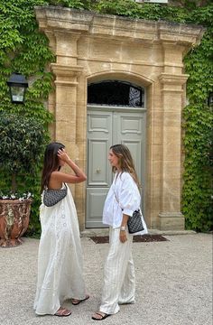 Dissh Outfit Ideas, Italy Clothes Aesthetic, Cute Summer Dinner Outfits, Spring Italy Outfits, Spring Europe Outfits, Modern Wedding Outfit, Italian Summer Outfits, Summer Outfits 2024, European City