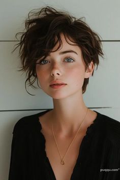 Haircut Ideas Trendy, Pixie Haircut Ideas, Hair Inspiration Short, Messy Short Hair, Low Maintenance Hair, Hair Ponytail Styles, Haircut And Color, Short Hair Haircuts, Chic Look