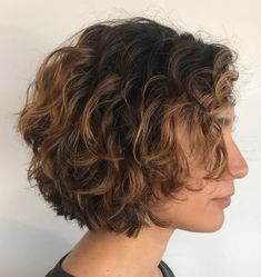 Short Layered Curly Hair, Bob Pendek, Short Stacked Haircuts, Stacked Haircuts, Choppy Bob Haircuts, Layered Curly Hair, Thick Wavy Hair, Choppy Hair