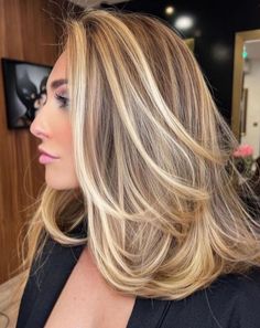 Blonde Hair Fade, Cool Blonde Hair Colour, Champagne Blonde Hair, Caramel Blonde Hair, Blonde Hair With Roots, Blonde Highlights On Dark Hair, Blonde Balayage Highlights, Icy Blonde Hair, Blond Balayage