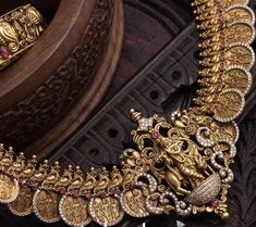 Antique Gold Jewellery, Gold Necklace Indian Bridal Jewelry, Antique Engagement Ring, Jewelry Set Design, Antique Bridal Jewelry, Antique Jewelry Indian