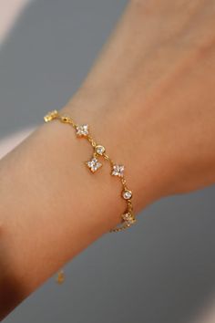 Sparkling Gold Diamond Bracelet, Gold Cubic Zirconia Diamond Bracelet, Gold Cubic Zirconia Sparkling Diamond Bracelet, Gold Cubic Zirconia Diamond Bracelet With Sparkling Detail, Gold Sparkling Cubic Zirconia Bracelets, Sparkling Gold Cubic Zirconia Bracelets, Precious Stones Bracelet, Lucky Leaf, Leaf Bracelet