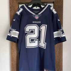 Short Tshirt Outfits, Cowboys Jersey, White Football Jersey, Best Football Jersey, How To Style Jerseys, Sports Jersey Aesthetic, Blue Football Jersey, Jersey Collection